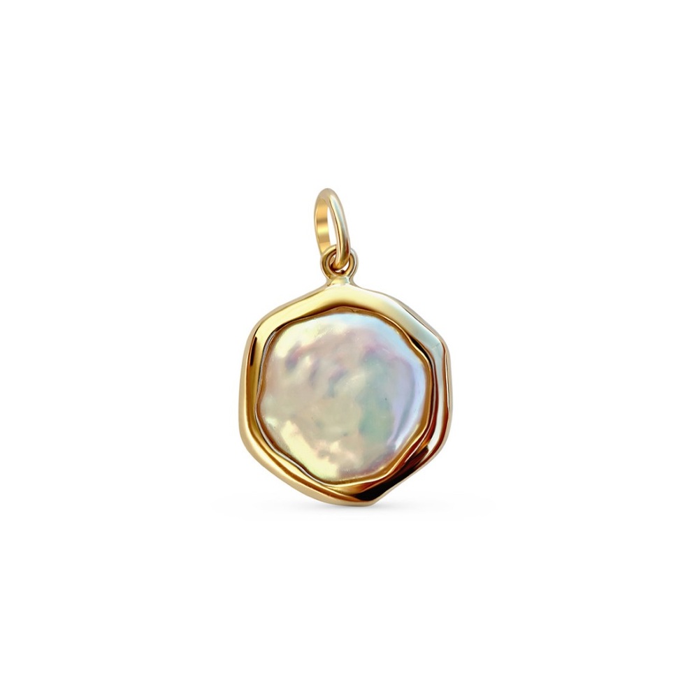 Elegant Gold and Pearl Pendant